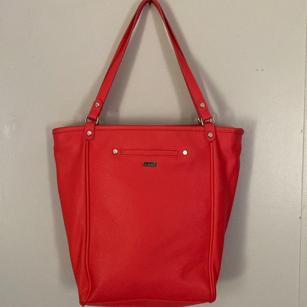 Women’s hot pink handbag in good condition